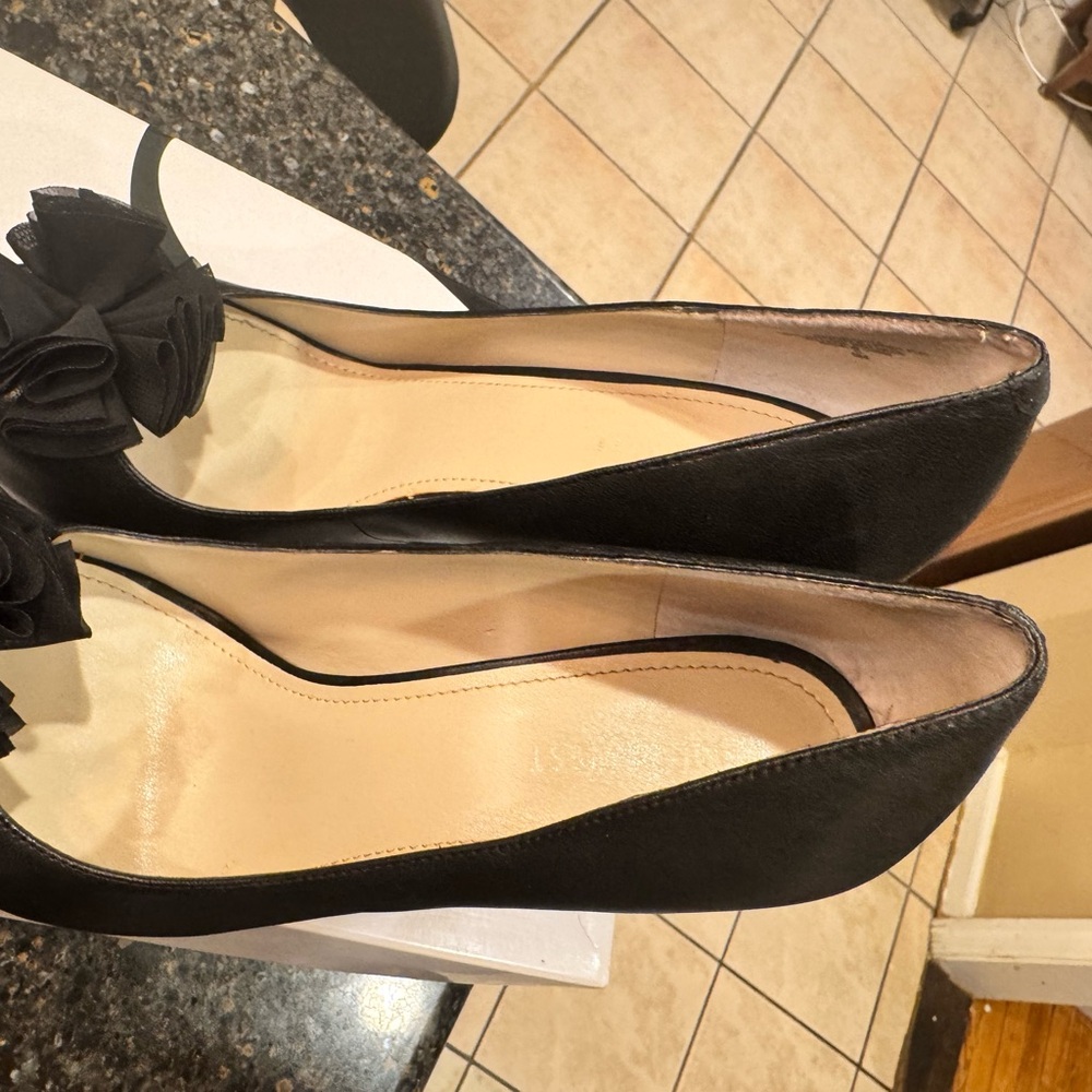 Nine West Black Flats with Suede-like Material and Rounded Toe
